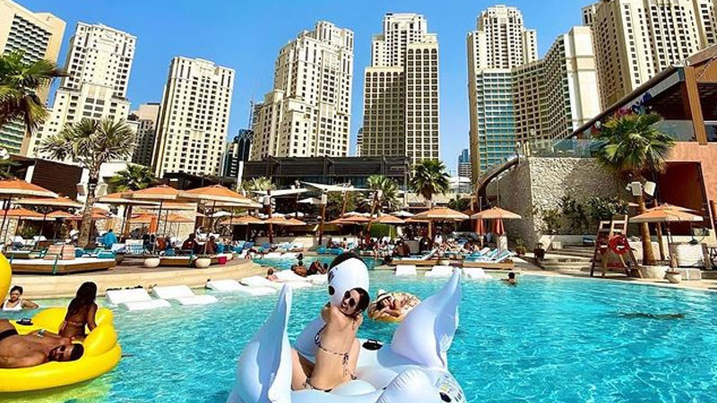 Dive into Dubai's Thrilling Pool & Beach Party Scene